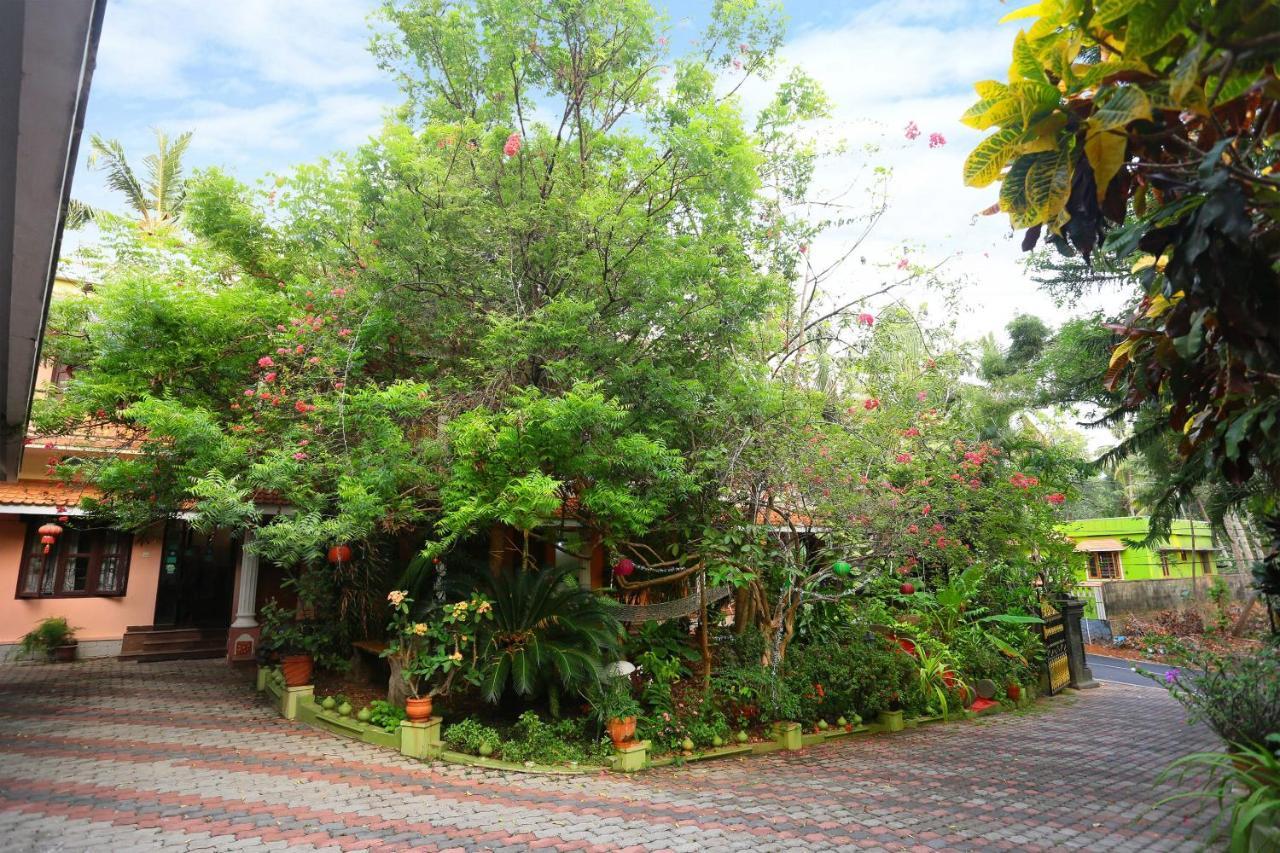 Spot On 36522 Karthika Plaza Hotel Varkala Bagian luar foto